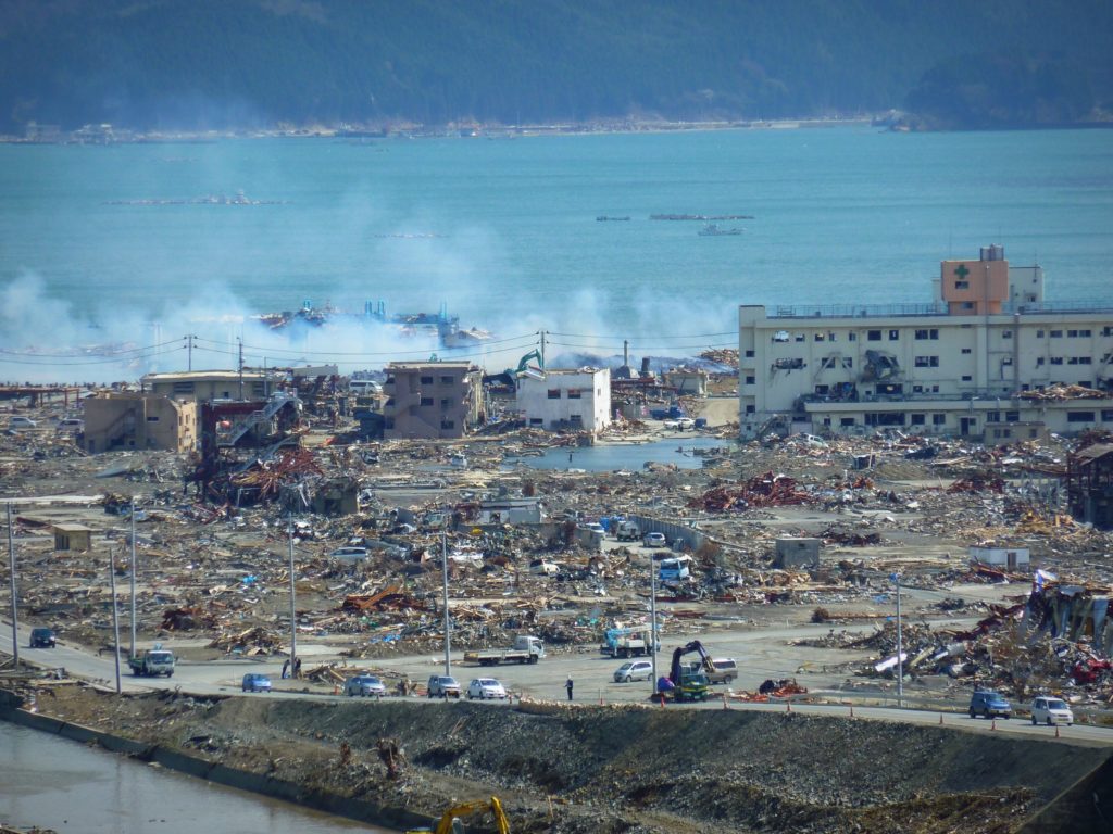 So sah es kurz nach dem Auftreffen des Tsunamis aus - mittlerweile hat das Aufräumen begonnen